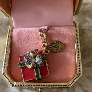 Juicy Couture Present Charm